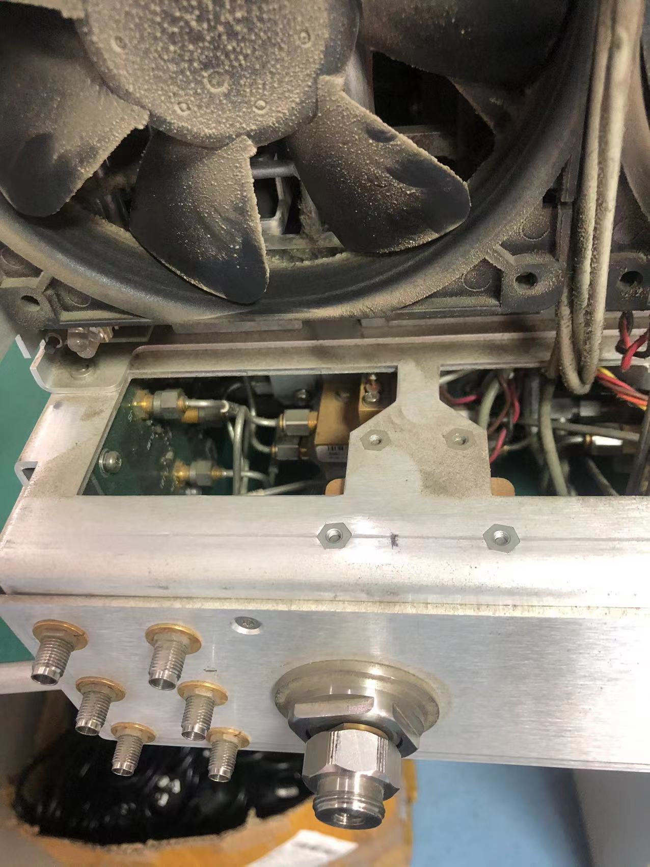 620a0fa57fee1.jpg E8363B 網分維修 2.jpg