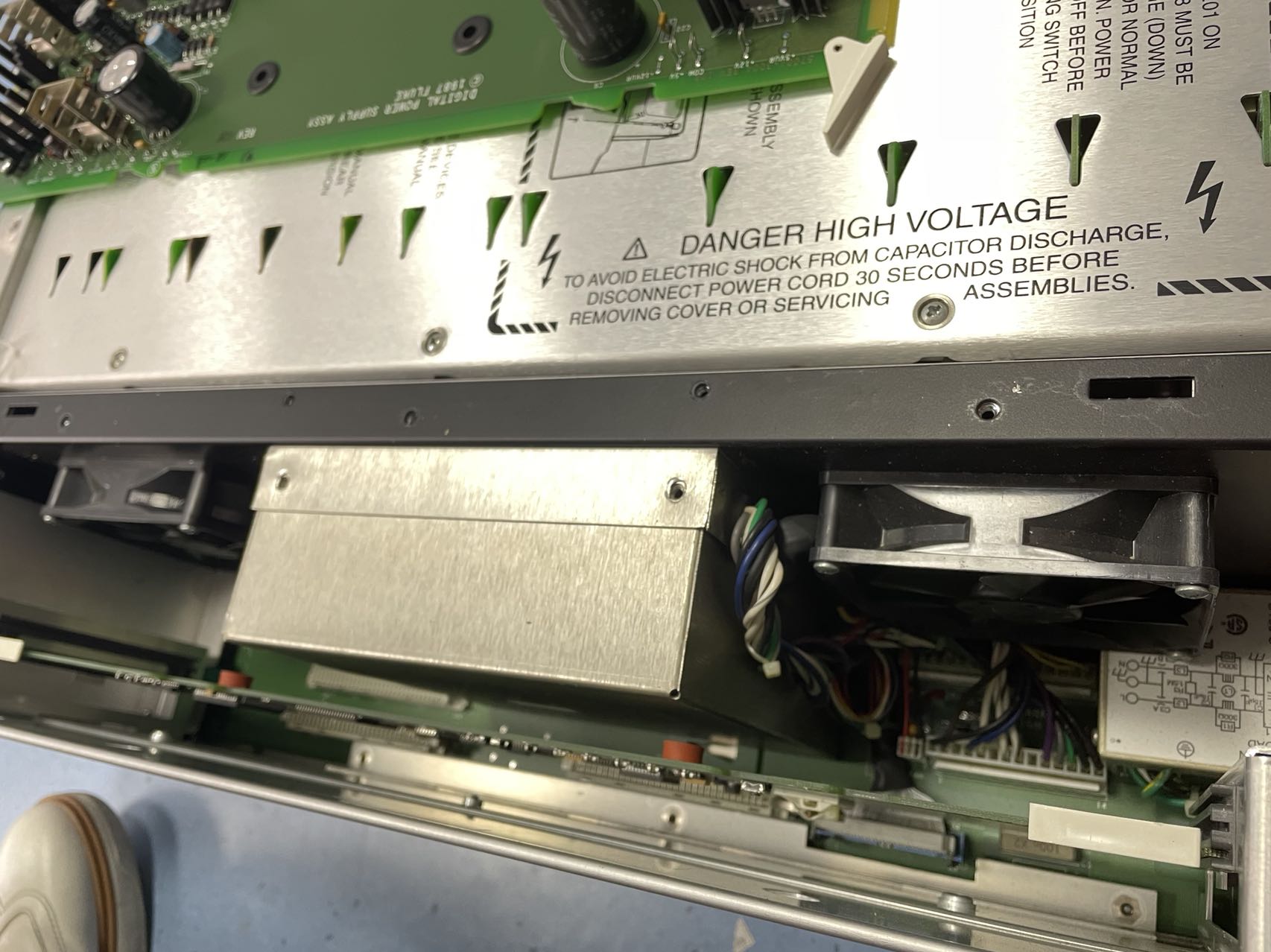 63c753e8ef053.jpg 維修多功能校準(zhǔn)儀FLUKE5700A 1 (2).jpg